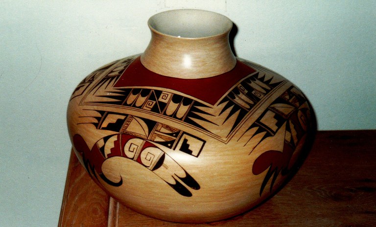Ceramic pot by Eunice Navaise (Fawn) image
