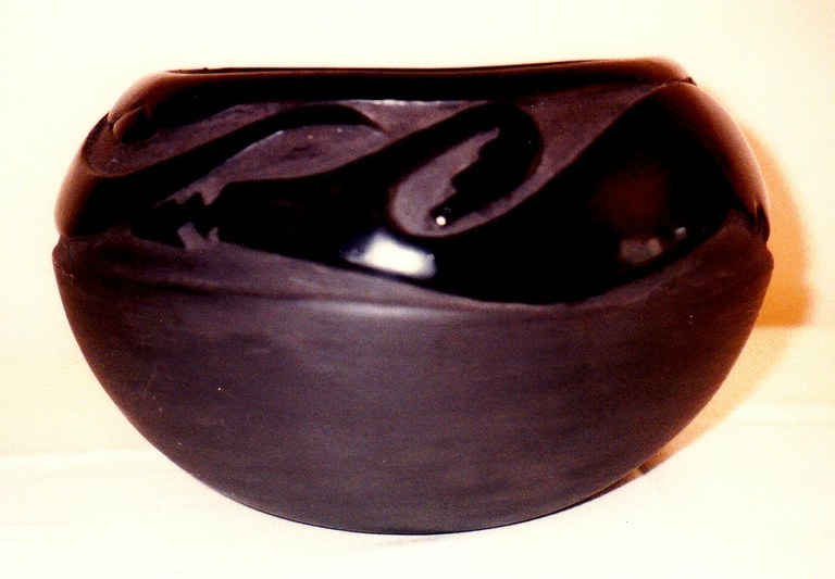 Ceramic pot by Santana/Serafina Martinez image