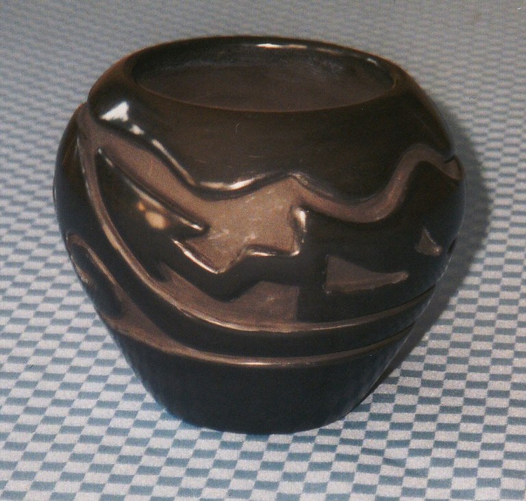 Ceramic pot by Stella Chavarria image