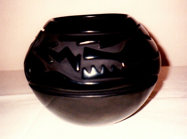 Ceramic pot by Teresita Naranjo image