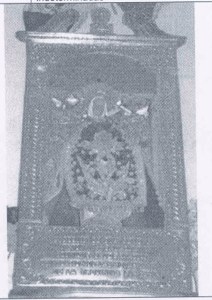 Sheet of silver decorating Virgen de la Medalla Milagrosa image